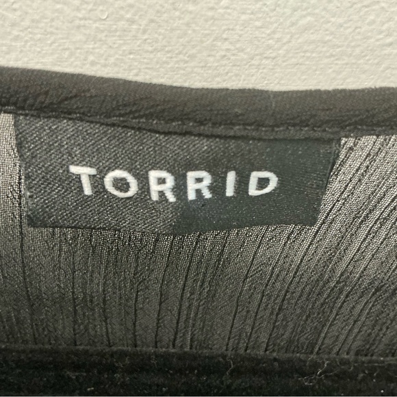 TORRID SHEER BLACK EMBROIDERED BLOUSE SHEER SIZE 1X - Picture 6 of 6